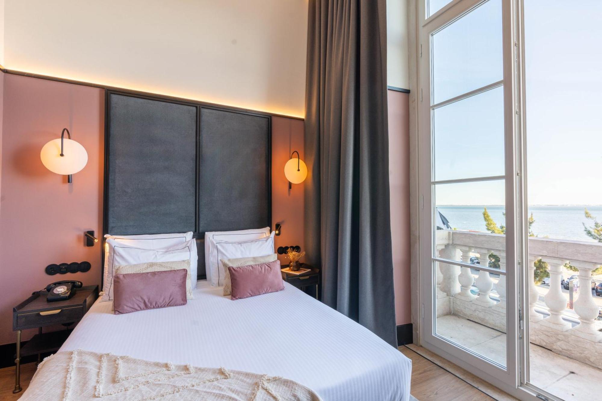 Habitación Doble con balcón y vistas al río